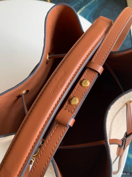 WIS VUITTON LOUIS NEONOE MM 1116